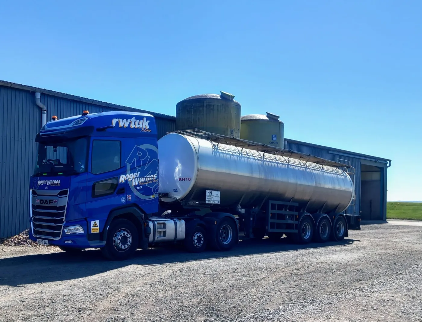 Liquid fertiliser distribution